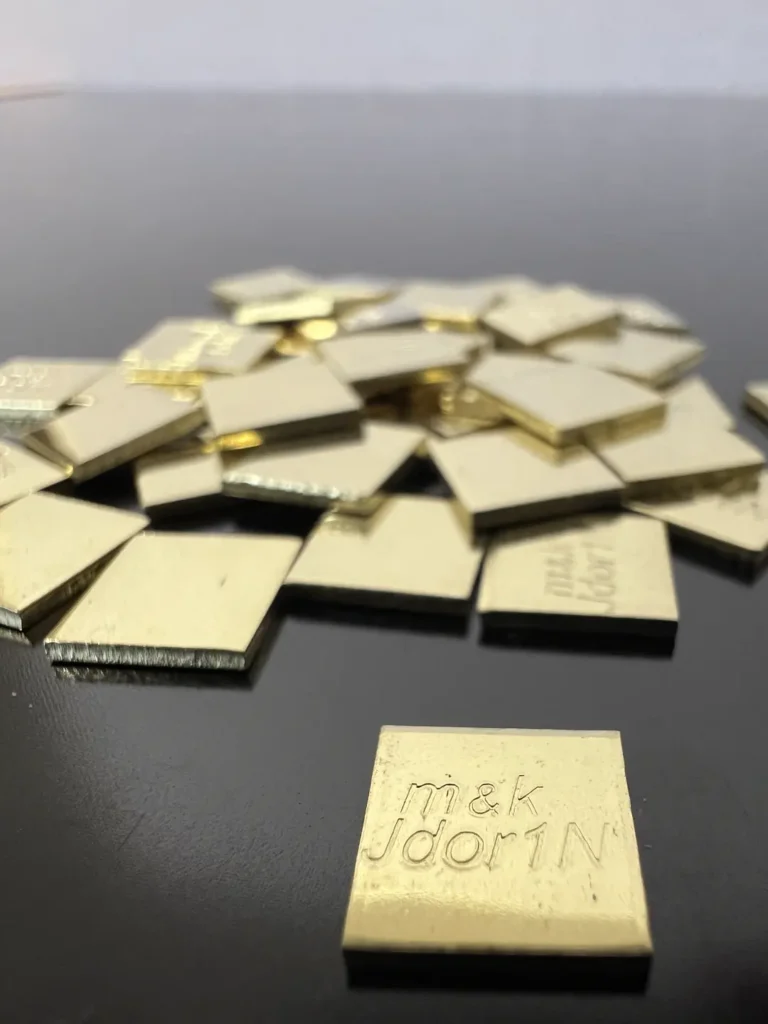 Dentallegierung m&k Jdor1N in Plättchenform, Golddentallegierung für Zahnersatz.